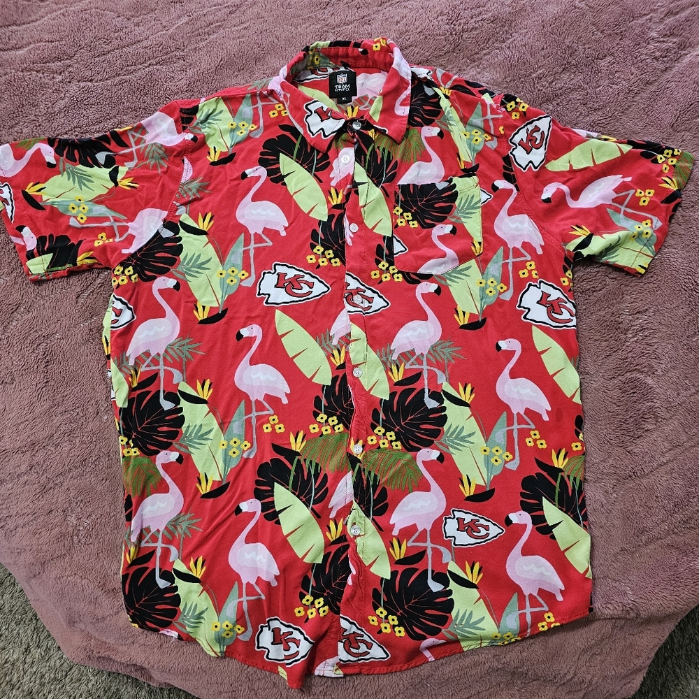 NFL Kansas City Chiefs Red Flamingo Button Down Shirt